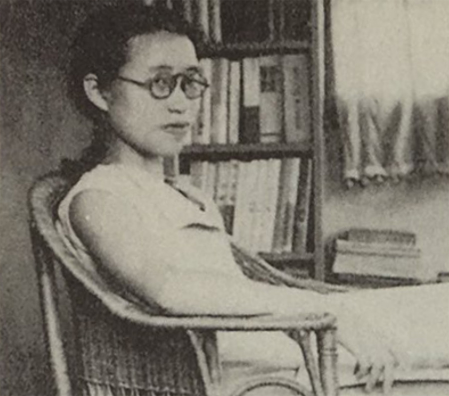 seated sepia-tone portrait of the poet Sagawa Chika